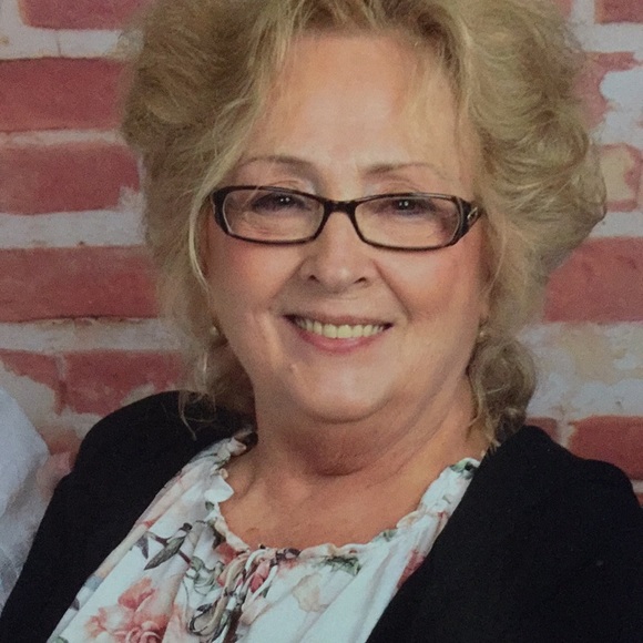 Meet your Posher, Janet - Picture 2 of 2